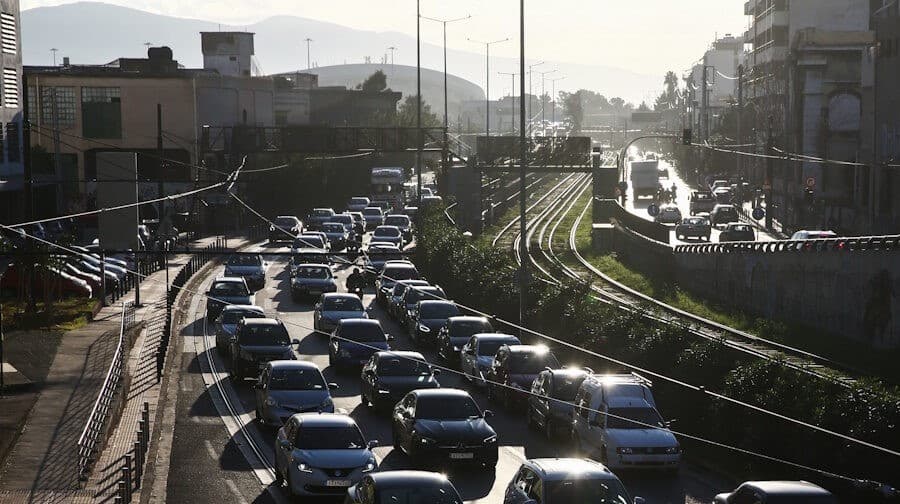 Κυκλοφοριακό χάος στην Αθήνα: Ουρές χιλιομέτρων