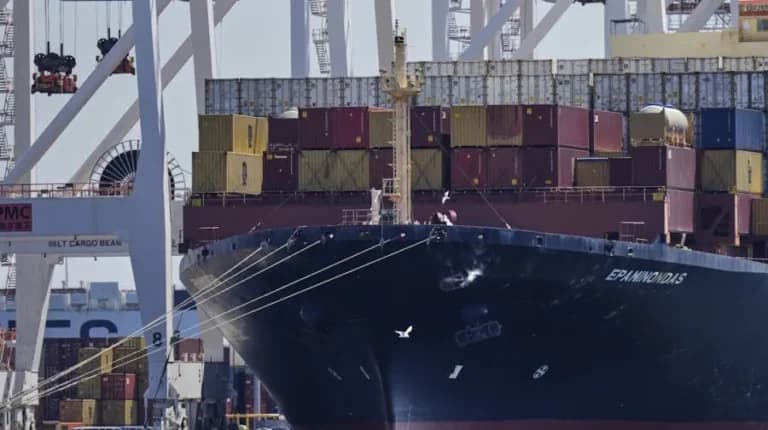 Οι Φρουροί της Επανάστασης χτύπησαν το «EPAMINONDAS»