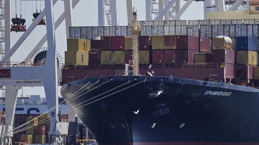 Οι Φρουροί της Επανάστασης χτύπησαν το «EPAMINONDAS»