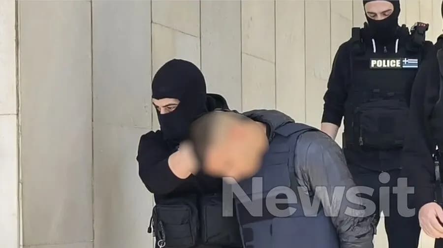 Στο Ναυτοδικείο ο 20χρονος που σκότωσε τον γιο ταξιάρχου