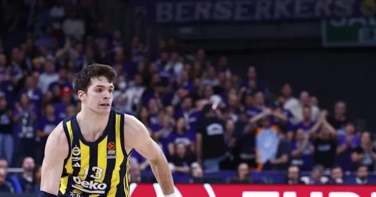 Η Φενέρμπαχτσε νίκησε 89-78 τη Ζαλγκίρις στα playoffs