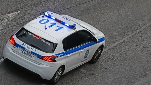 Επεισοδιακή καταδίωξη στο Φάληρο με εμβολισμό περιπολικού