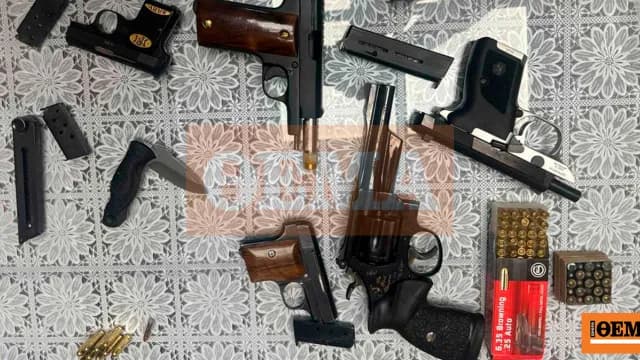 Η ΕΛΑΣ βρήκε 4 όπλα σε σπίτι στο Μενίδι