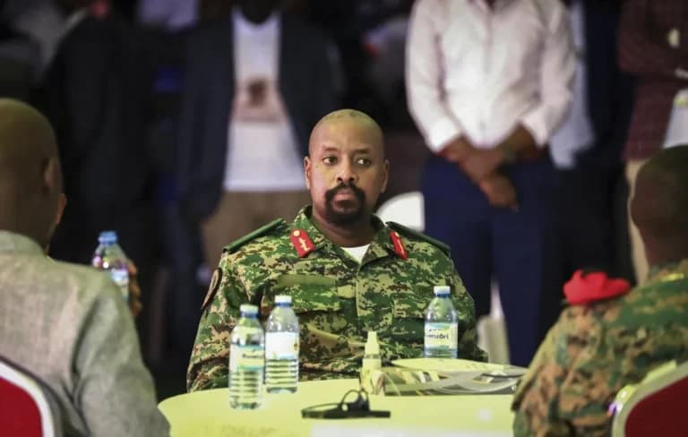 Ο αρχηγός στρατού Ουγκάντας λέει ότι είναι 14% Έλληνας