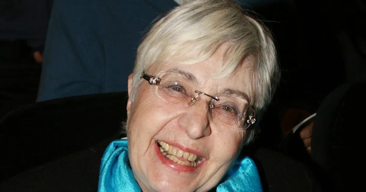 Η Έφη Παπαθεοδώρου στο βίντεοκλίπ του Ακύλα για τη Eurovision