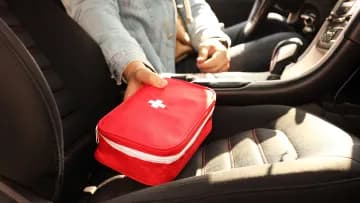 Το κουτί Πρώτων Βοηθειών στο αυτοκίνητο και η σημασία εκπαίδευσης