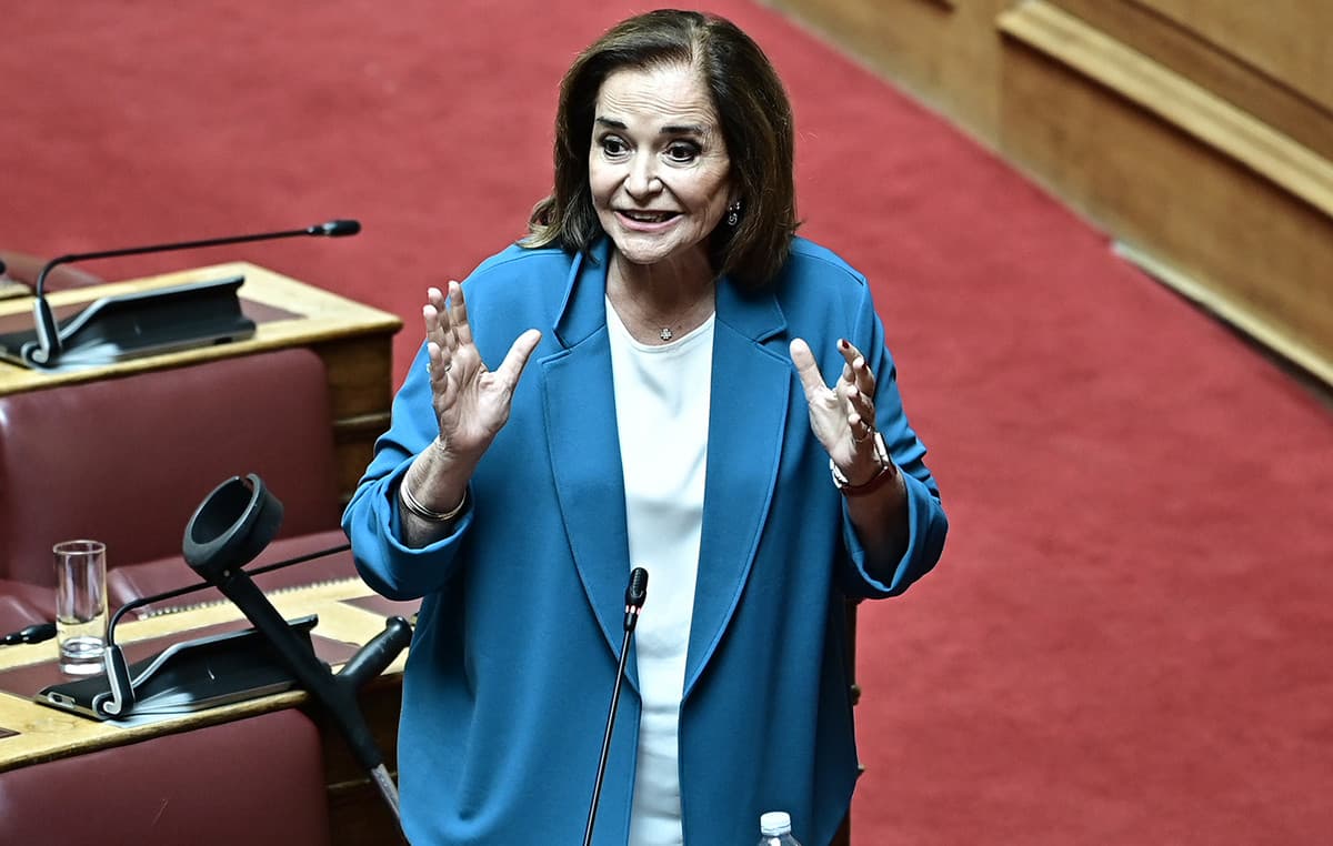 Η Μπακογιάννη ζητά παραίτηση Λαζαρίδη για το πτυχίο