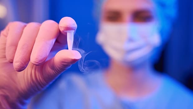 Κατάψυξη ωαρίων: Εργαλείο γονιμότητας ή απλή μόδα;