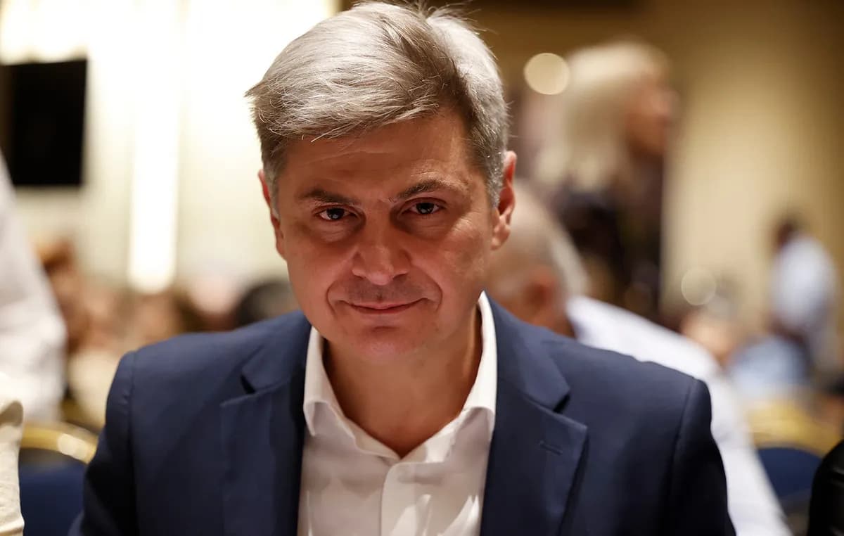 Ο Φαραντούρης ανακοινώνει τη συμπόρευσή του με το ΠΑΣΟΚ