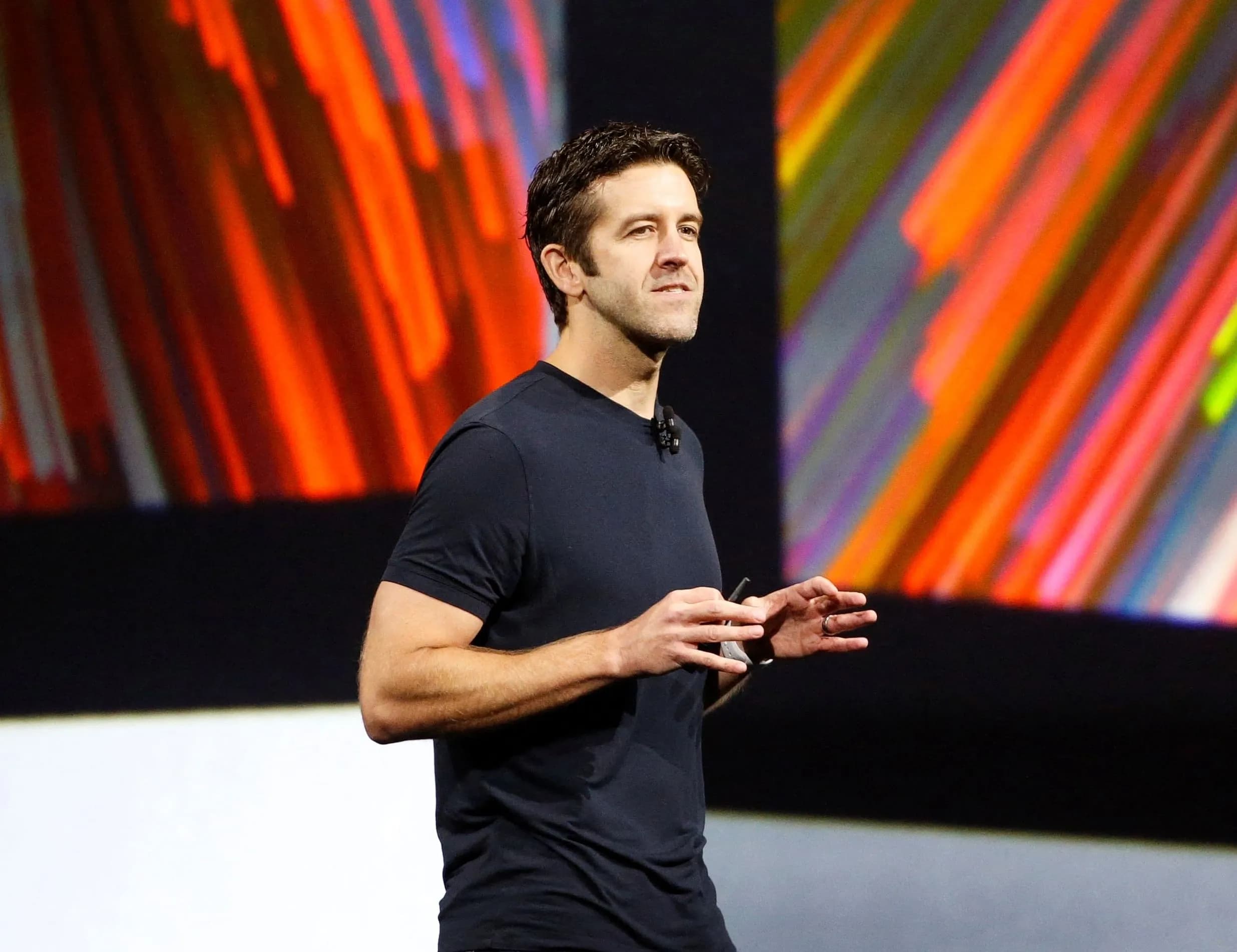 Ο Τζον Τέρνους αναλαμβάνει τα ηνία της Apple