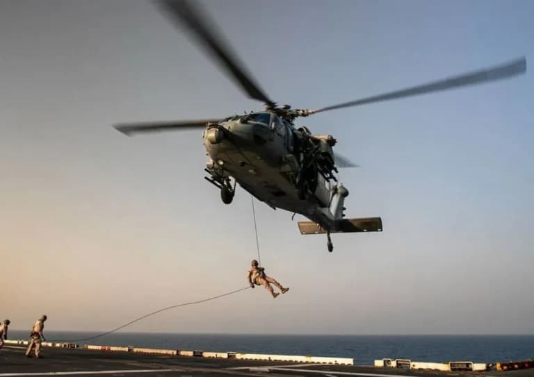 Οι ΗΠΑ εκπαιδεύουν πεζοναύτες για τον αποκλεισμό Ιράν