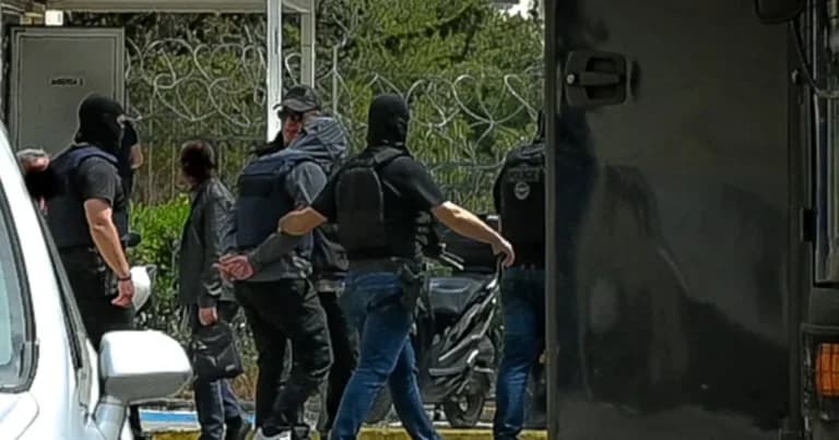 Δολοφονία «Θαμνάκια»: Εννέα κακουργήματα στους τρεις