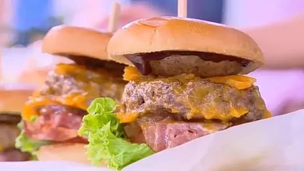 Η συνταγή του Σκαρμούτσου: Burger με μοσχαρίσιο κιμά