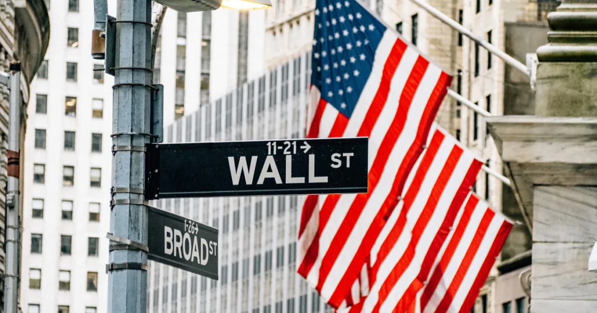 Η Wall Street υποχωρεί λόγω πληθωρισμού και ομολόγων