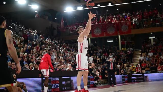 Ο Ολυμπιακός σπάει ρεκόρ τρίποντων στα playoffs Euroleague