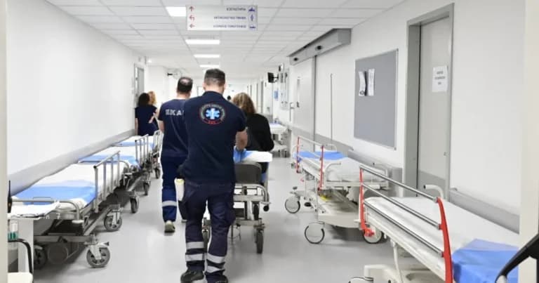 Νοσηλευτές και διασώστες ΕΣΥ στα βαρέα επαγγέλματα