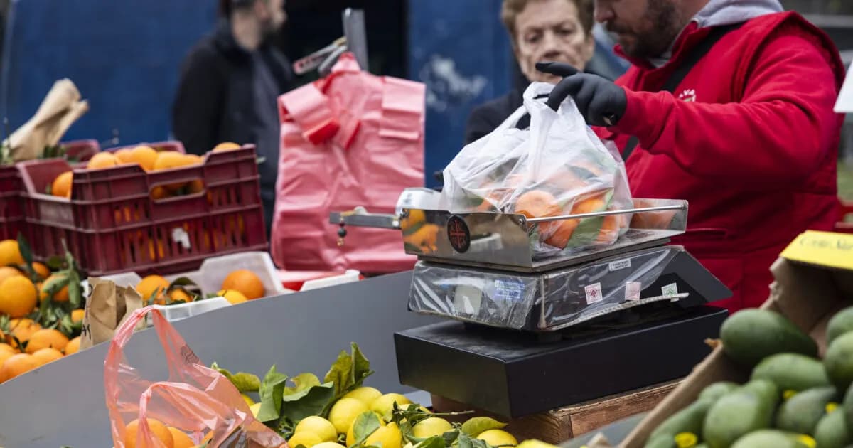 Ο νέος νόμος για τις λαϊκές αγορές: Τι αλλάζει το 2026