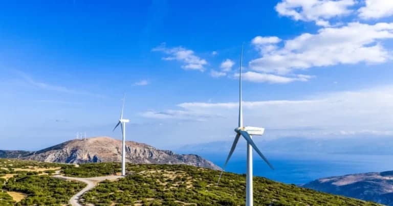 Το νέο χωροταξικό ΑΠΕ: Φρένο στα αιολικά σε νησιά και βουνά