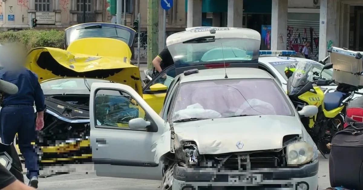 Τροχαίο στη Λεωφόρο Αλεξάνδρας με τραυματισμό γυναίκας
