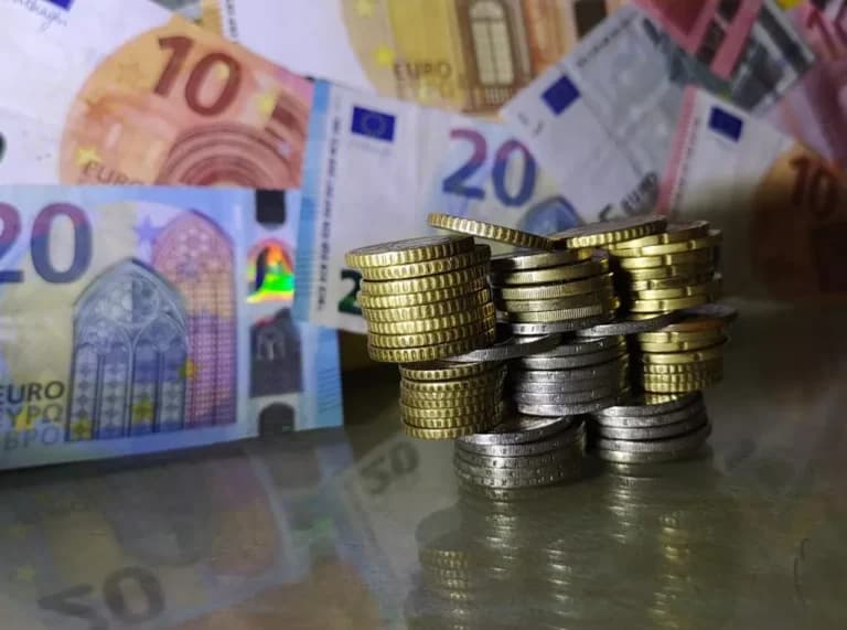 Η ΑΑΔΕ ελέγχει τεκμαρτό εισόδημα ελεύθερων επαγγελματιών