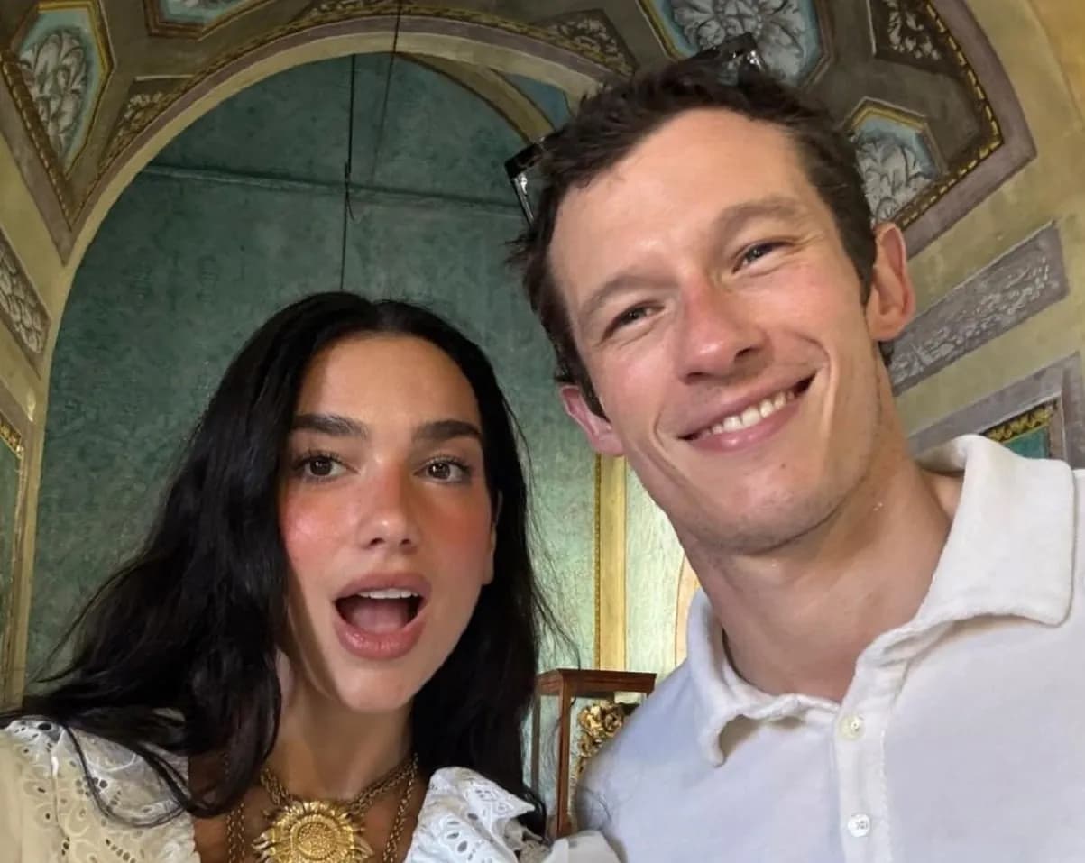 Η Dua Lipa παντρεύτηκε τον Callum Turner στο Λονδίνο