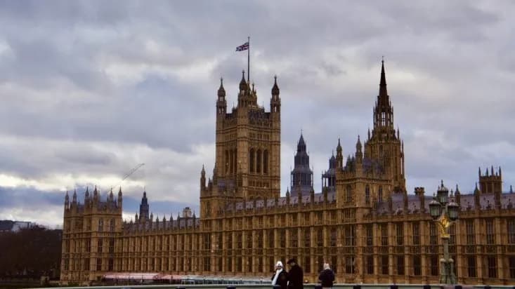 Η Βρετανία ανεβάζει το επίπεδο τρομοκρατικής απειλής