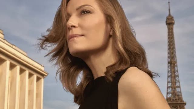 Η Βίκυ Καγιά με Caramel Blonde στο Παρίσι