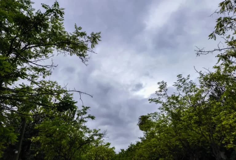 Πρωτομαγιά με κακοκαιρία: Βοριάδες έως 8 μποφόρ και βροχές