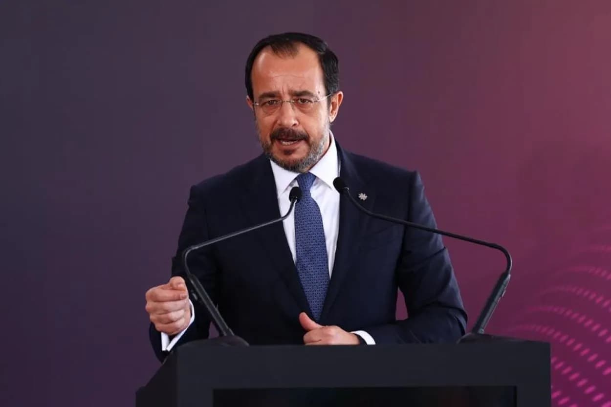 Ο Χριστοδουλίδης στη Βουλή: Αιχμές κατά Τουρκίας για Κυπριακό