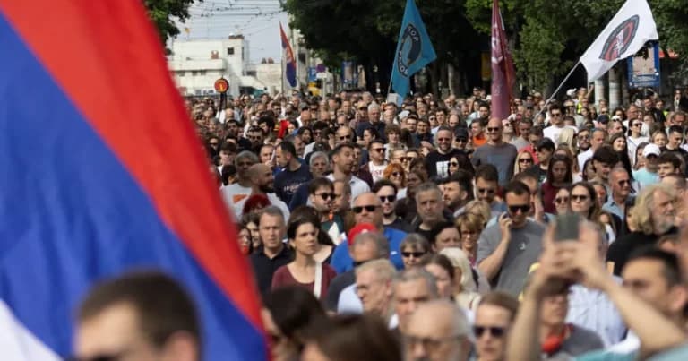 Ο 90χρονος τραυματίστηκε από αυτοκίνητο στη διαδήλωση στο Βελιγράδι
