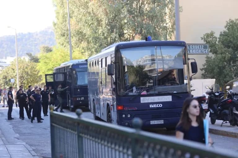 Ο Ρουβίκωνας έδρασε στη Θέρμη – 13 προσαγωγές