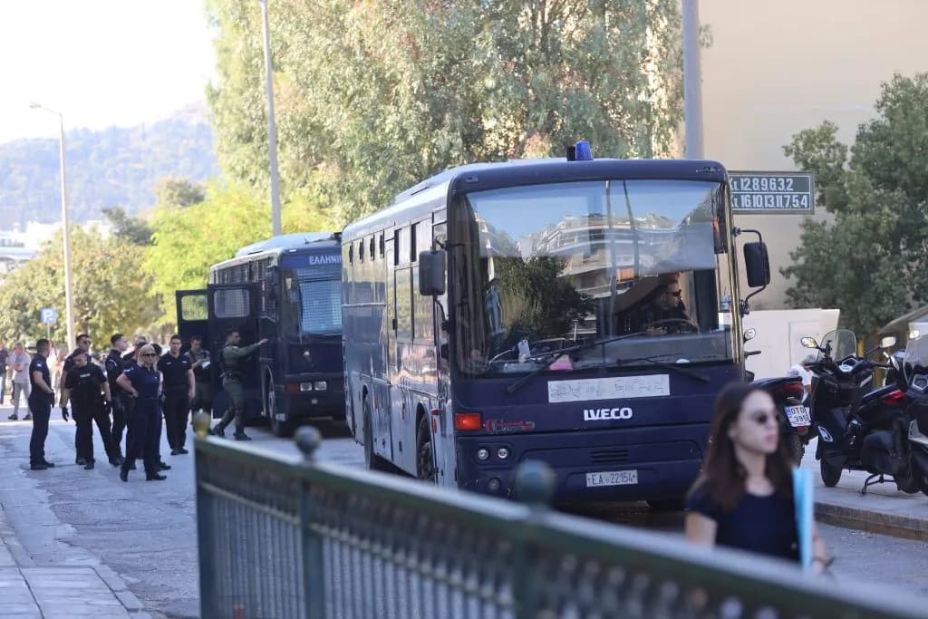 Ο Ρουβίκωνας έδρασε στη Θέρμη – 13 προσαγωγές