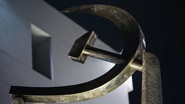 Η Συνταγματική Αναθεώρηση πυροδοτεί αντιπολιτευτική κριτική