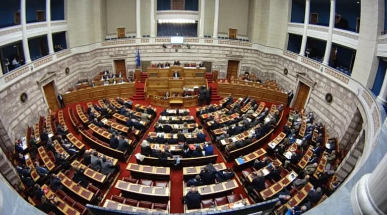Το νομοσχέδιο για φορολογία και συντάξεις ψηφίστηκε από τη Βουλή