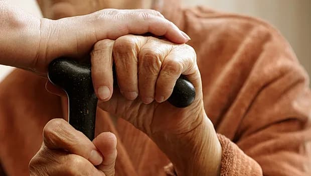 Κακοποίηση 82χρονης στη Χίο: Η κρυφή κάμερα τα αποκάλυψε