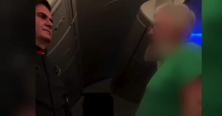 Η Qantas εκτρέπει πτήση στην Ταϊτή λόγω επίθεσης επιβάτη