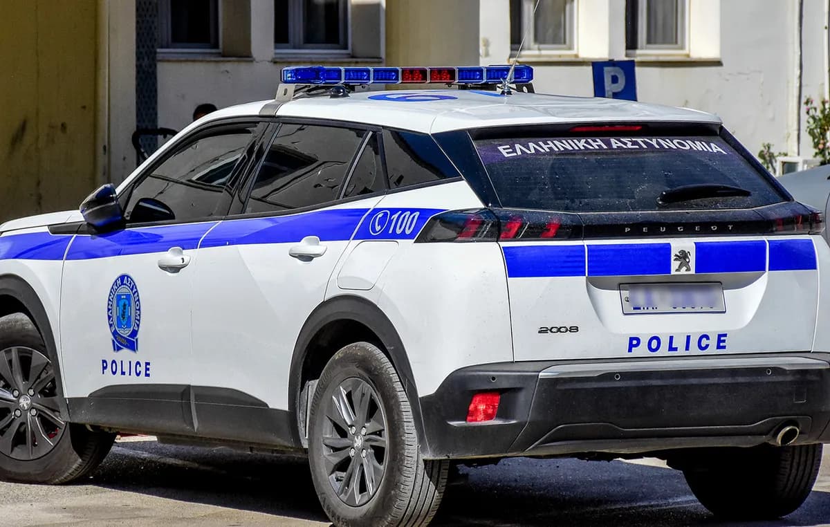 Οι γονείς συνελήφθησαν για παιδί που περιφερόταν μόνο στις Συκιές