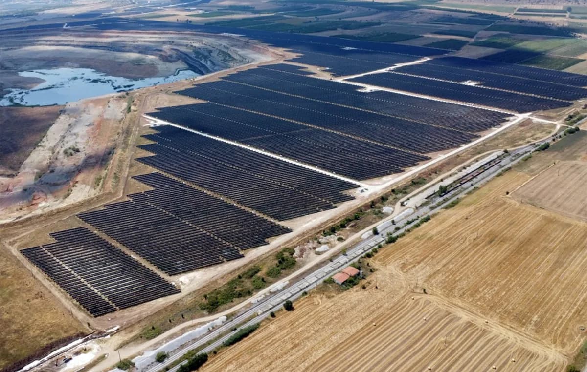 Η Tesla ξεκινά παραγωγή ηλιακών πάνελ στο Τέξας