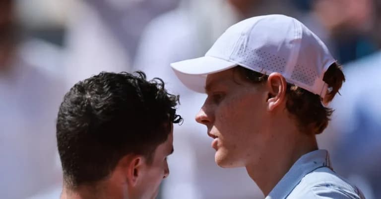 Ο Σίνερ αποκλείστηκε από το Roland Garros από τον Τσερούντολο