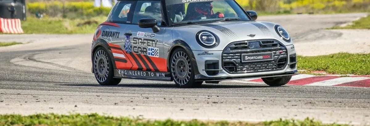 Το MINI Cooper S JCW αναλαμβάνει το ρόλο του Safety Car