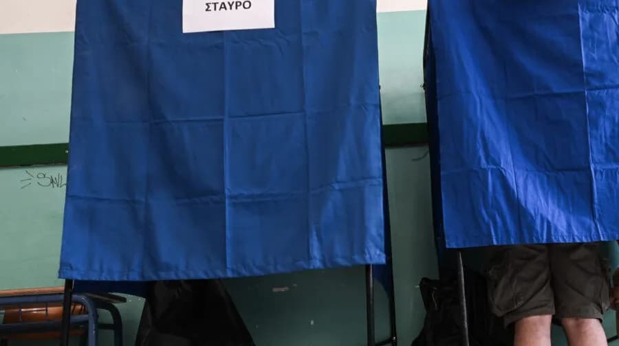 Δημοσκόπηση: Η ΝΔ προηγείται αλλά με φθίνουσα τάση