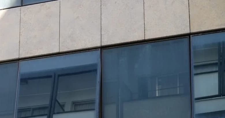 Δίκη αστυνομικών για βιασμό 19χρονης στο ΑΤ Ομόνοιας