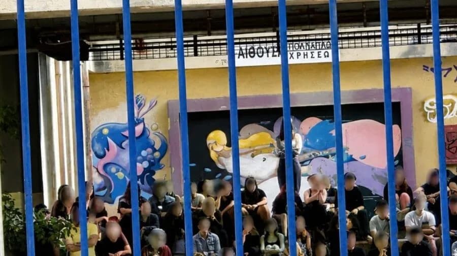 Τραγωδία στην Ηλιούπολη: Θρήνος για τις δύο 17χρονες