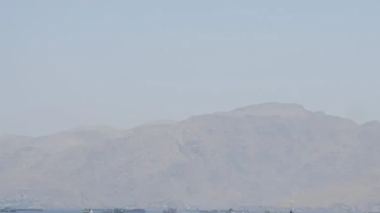 Εγκλωβισμένα 1.500 πλοία στον Κόλπο λόγω αποκλεισμού Ορμούζ