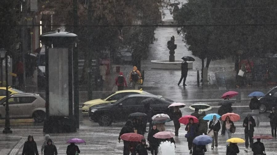 Η Πρωτομαγιά φέρνει φθινόπωρο: βροχές και κρύο σε όλη τη χώρα