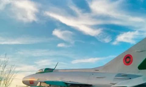 Τα ελληνικά F-16 τίμησαν τα 75 χρόνια της αλβανικής αεροπορίας