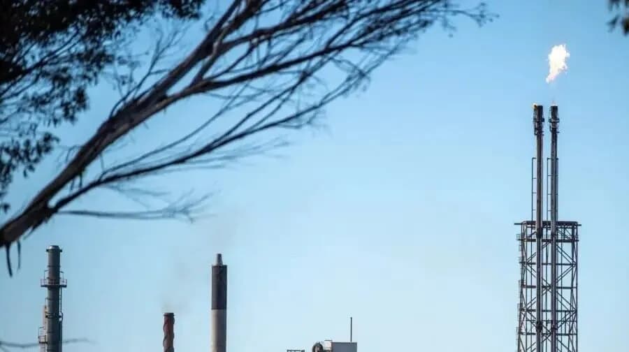 Το πετρέλαιο σταθεροποιείται ψηλά εν αναμονή Τραμπ-Σι