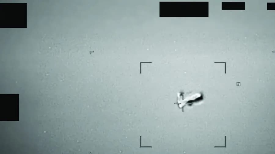 Το Πεντάγωνο αποχαρακτηρίζει αρχεία για UFO με ελληνικό βίντεο