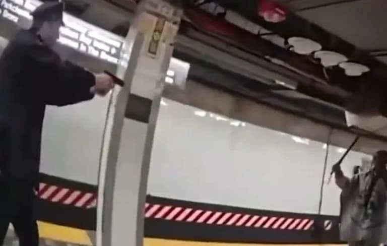 Ο αστυνομικός του NYPD που σκότωσε επιτιθέμενο με ματσέτα