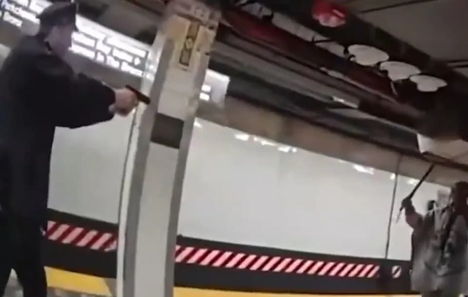 Ο αστυνομικός του NYPD που σκότωσε επιτιθέμενο με ματσέτα